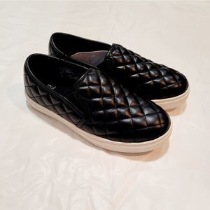 6 Wide - Women's Black Slip on Casual Shoes - NWT
